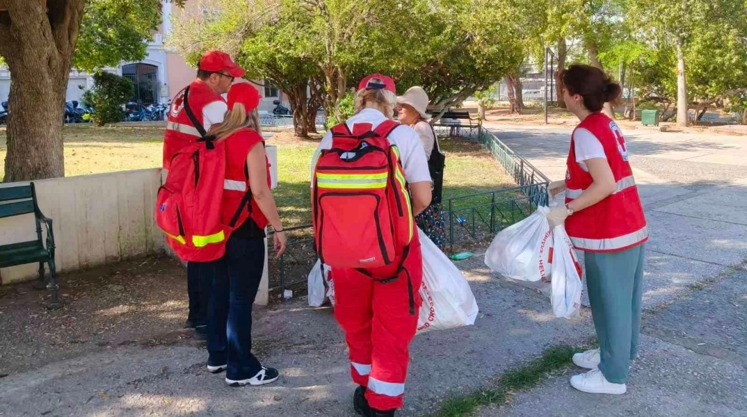 μελη του ΕλλΕλληνικού Ερυθρού Σταυρού