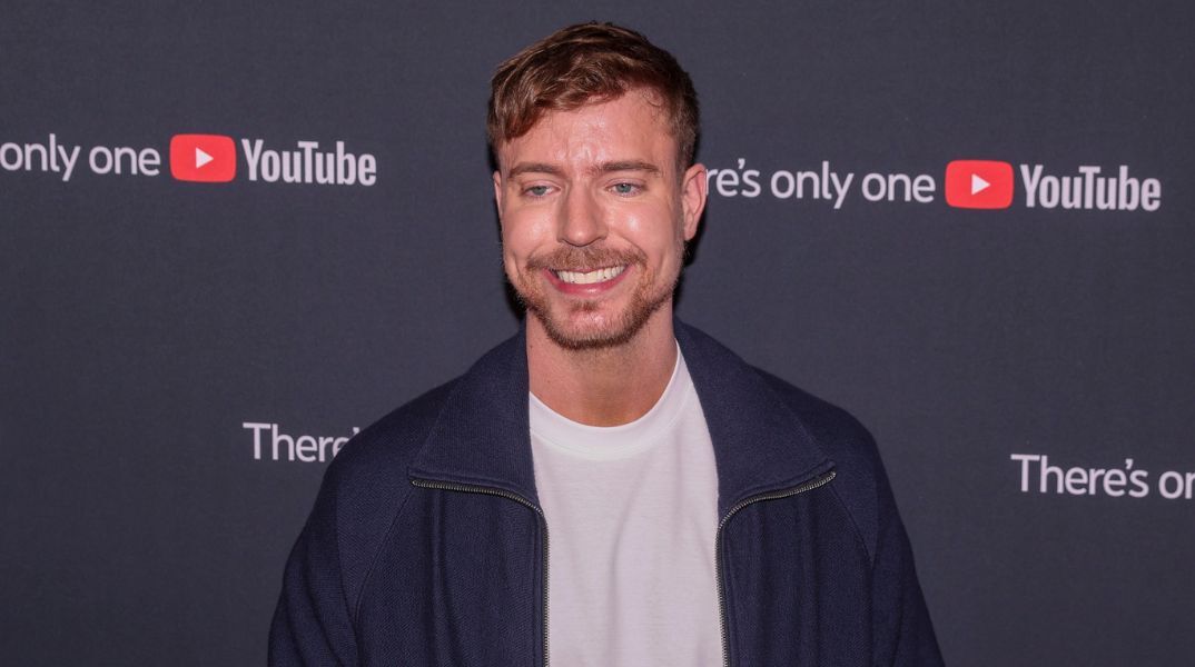 Ο MrBeast απέσυρε εργαλείο για το YouTube που χρησιμοποιούσε τεχνητή νοημοσύνη - Σφοδρές αντιδράσεις για χρήση ξένου περιεχομένου χωρίς άδεια.