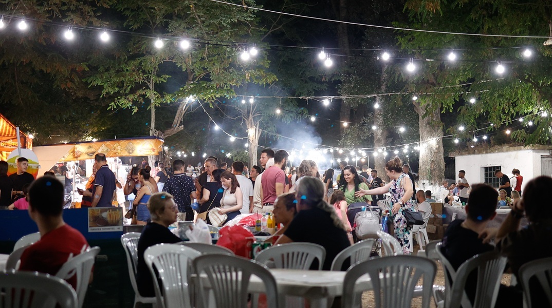 Μυτιλήνη: Τον μαχαίρωσε 18 φορές σε πανηγύρι «για τα μάτια μιας ωραίας νεαρής γυναίκας»