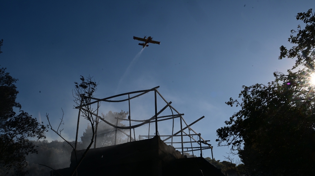 Φωτιά στη Ραφήνα