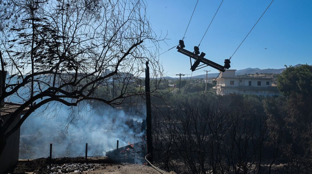 ΠΥΡΚΑΓΙΑ ΣΤΗΝ ΡΑΦΗΝΑ (ΤΑΤΙΑΝΑ ΜΠΟΛΑΡΗ/EUROKINISSI)