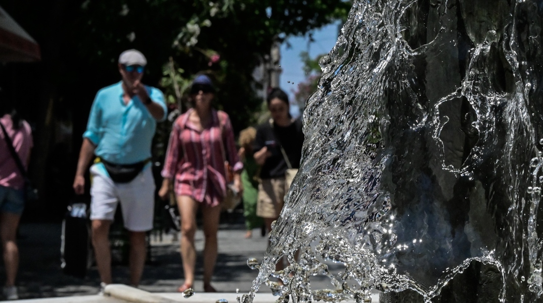 Καιρός, συντριβανι, περαστικοι