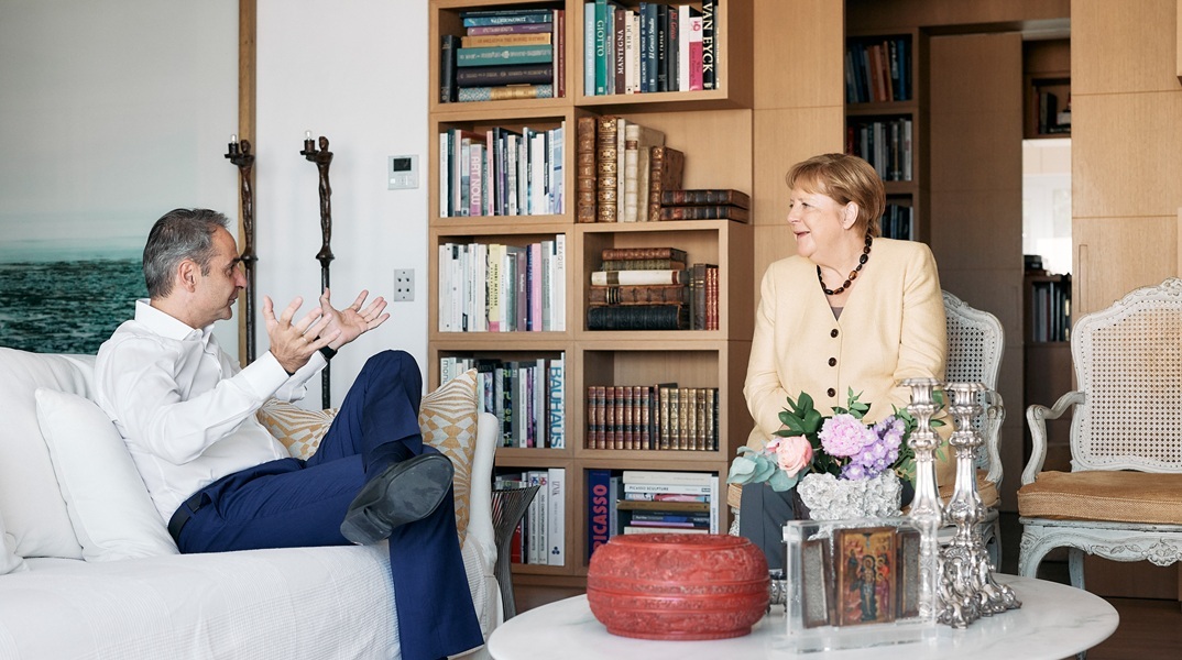 Συνάντηση Μητσοτάκη με Μέρκελ - Συζήτησαν για τις διεθνείς εξελίξεις 