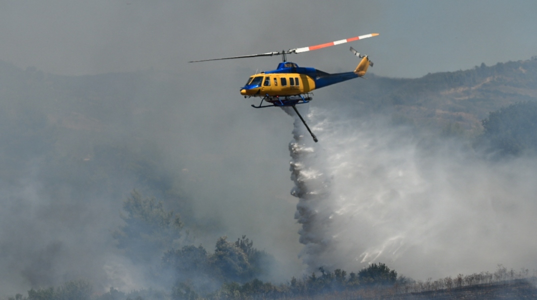 Φωτιά, ελικοπτερο