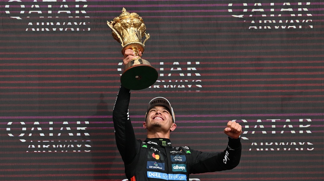 F1: Ο Λάντο Νόρις χόρεψε στη βροχή του Σίλβερστοουν