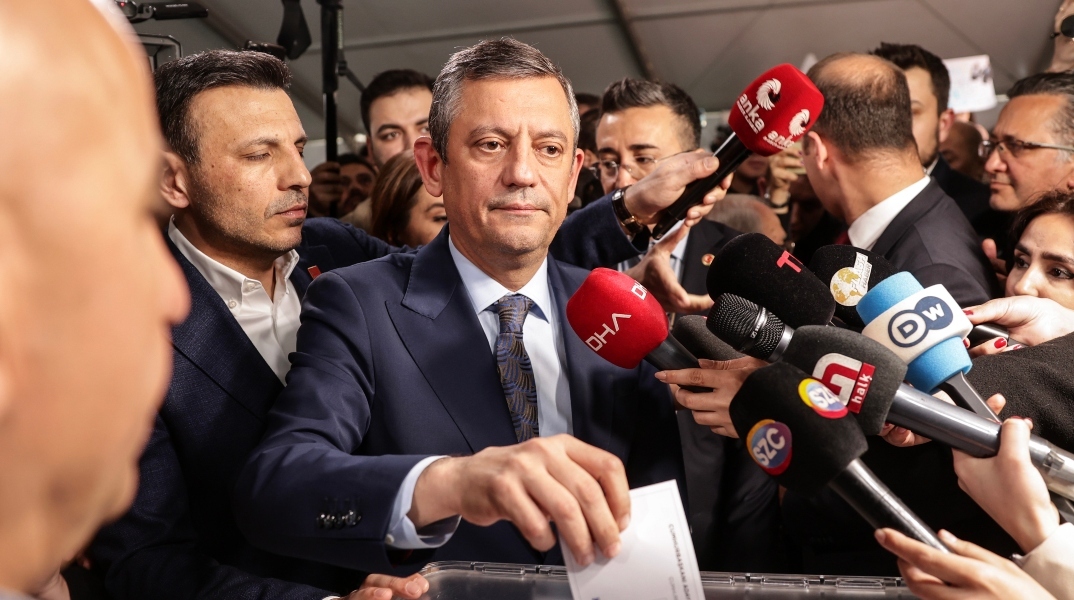 Ο επικεφαλής της τουρκικής αντιπολίτευσης Οζγκιούρ Οζέλ