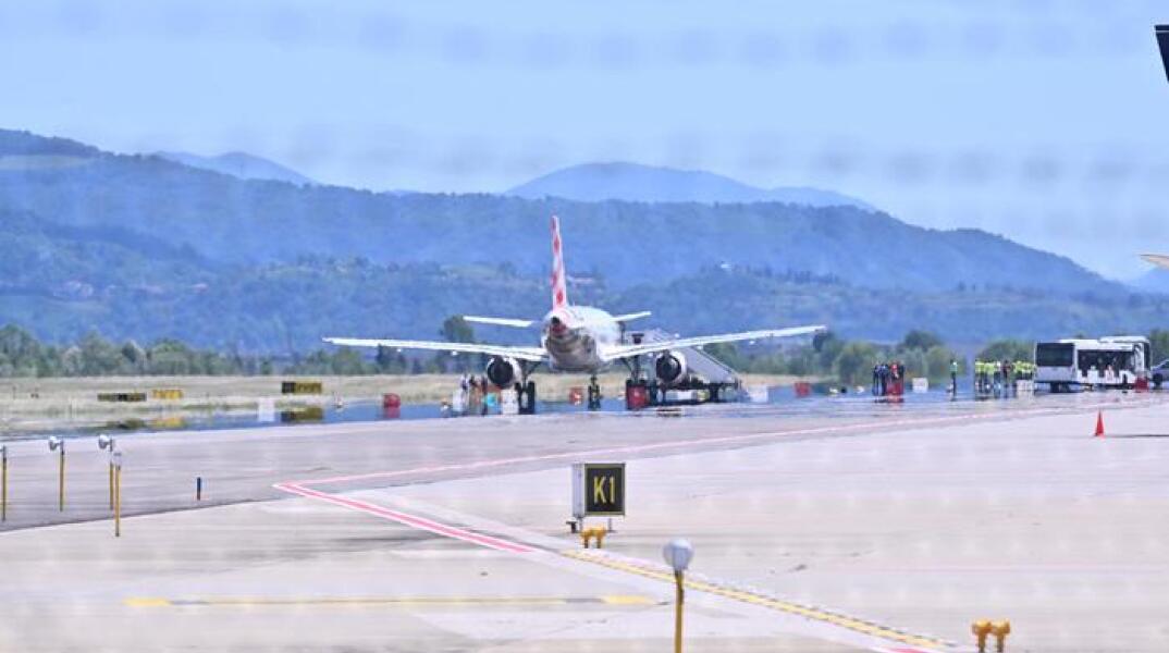 Risucchiato dal motore dell'aereo, orrore in aeroporto a Bergamo