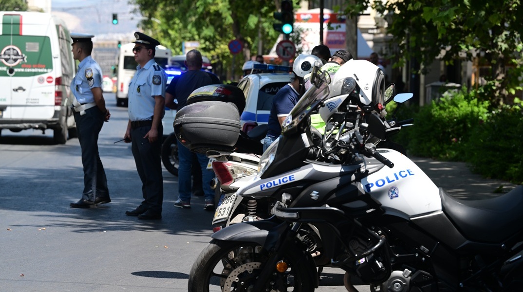 Ένας στους έξι παραβάτες στην πρώτη εβδομάδα της εκστρατείας της Τροχαίας βρέθηκαν χωρίς κράνος