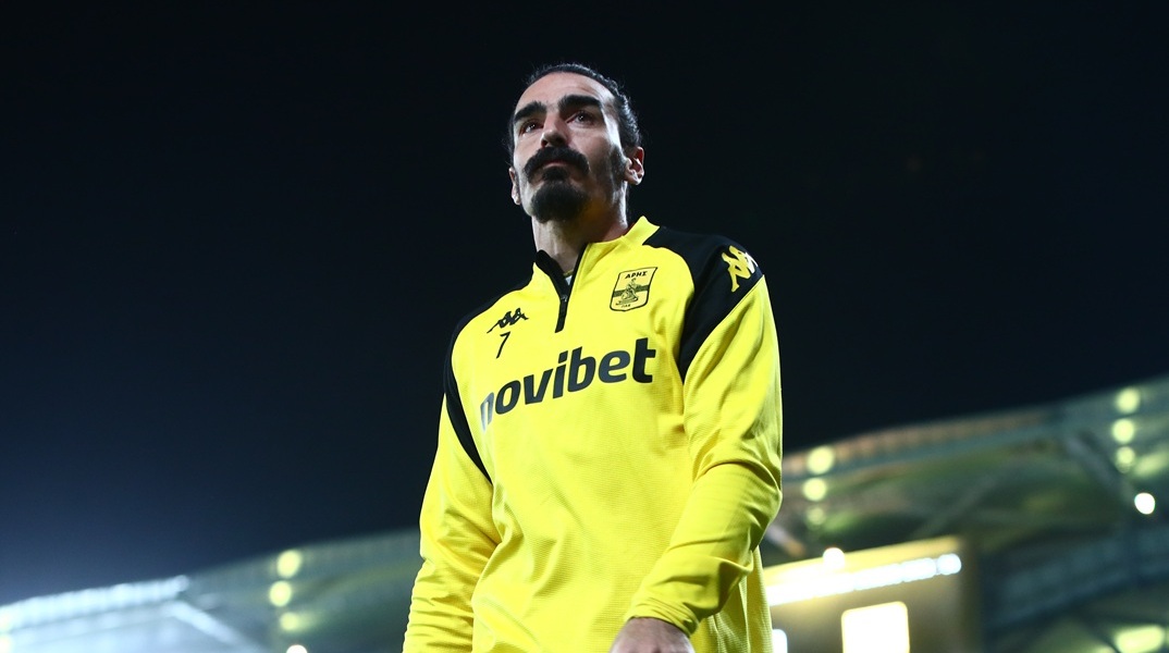 Χριστοδουλόπουλος: Το επικό story με κασκόλ και των πέντε «μεγάλων» ομάδων που έχει αγωνιστεί 