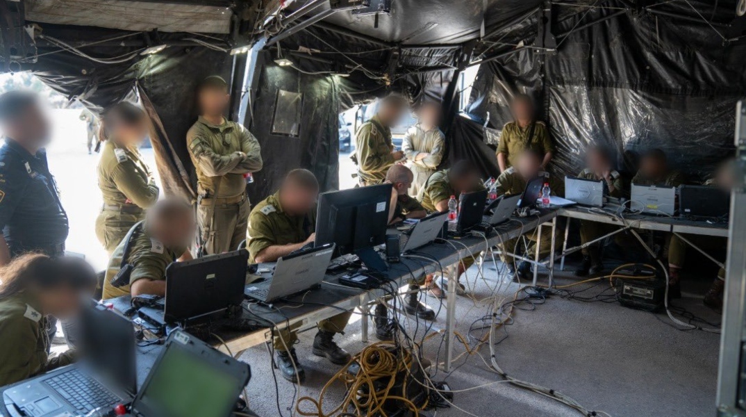 ισραηλινοι στρατιωτικοί, αιθουσα επιχειρησεων