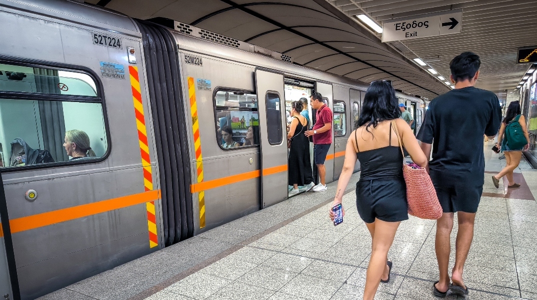 Μετρό, τρενο, επιβατες