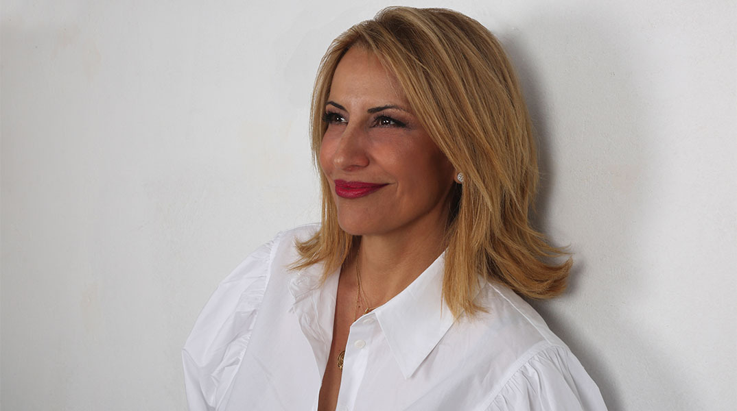 Η εμπνεύστρια του Syros Healing Waves Festival, Δέσποινα Πλουσίου, ψυχοθεραπεύτρια