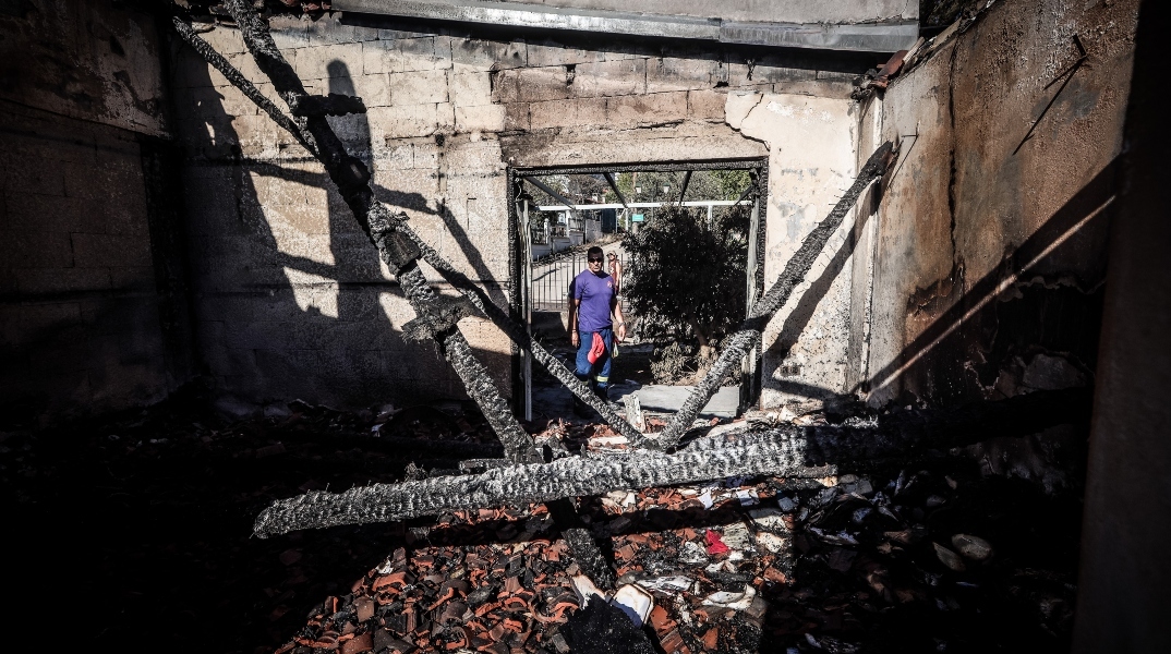 πυρόπληκτος, καμμενο σπιτι