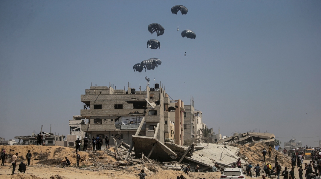 Γάζα, ερείπια, αλεξιπτωτα