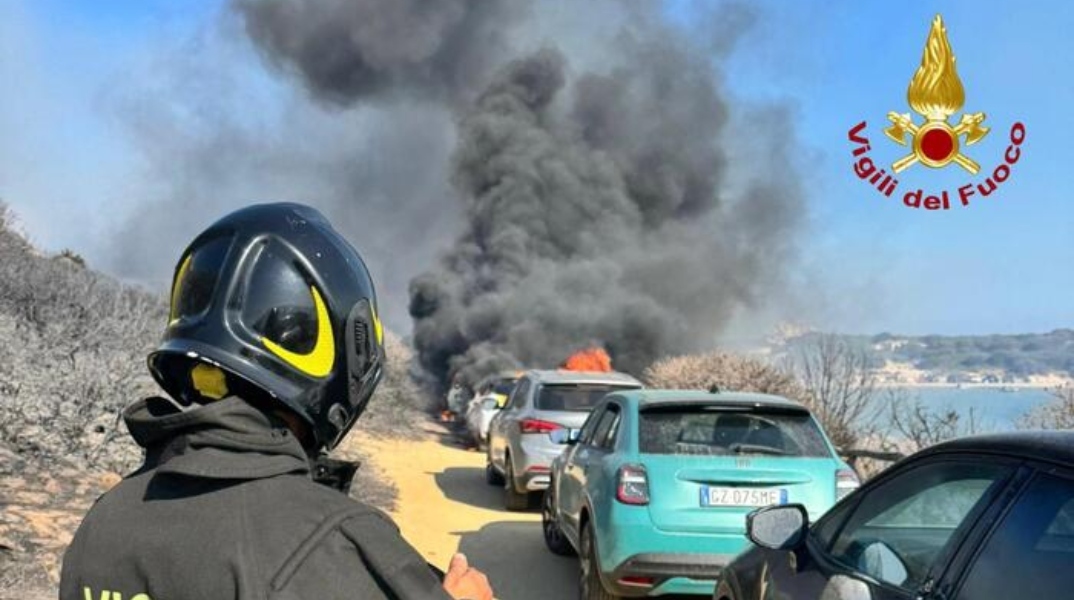 Ιταλία: Μεγάλη φωτιά σε παραλία της Σαρδηνίας
