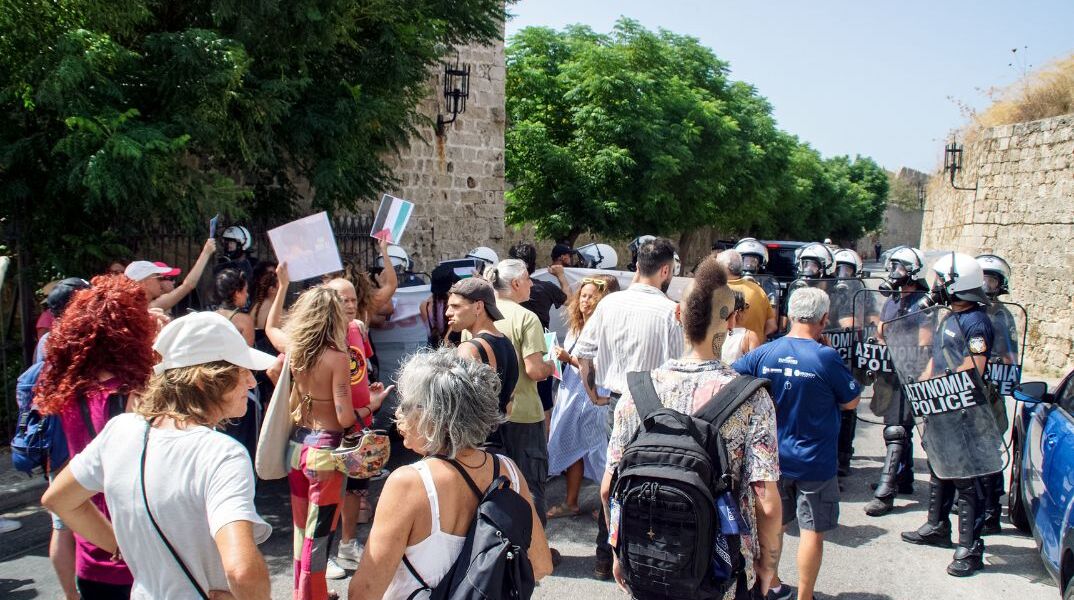 Ένταση στο λιμάνι της Ρόδου με την άφιξη Ισραηλινών τουριστών - Έγιναν προσαγωγές