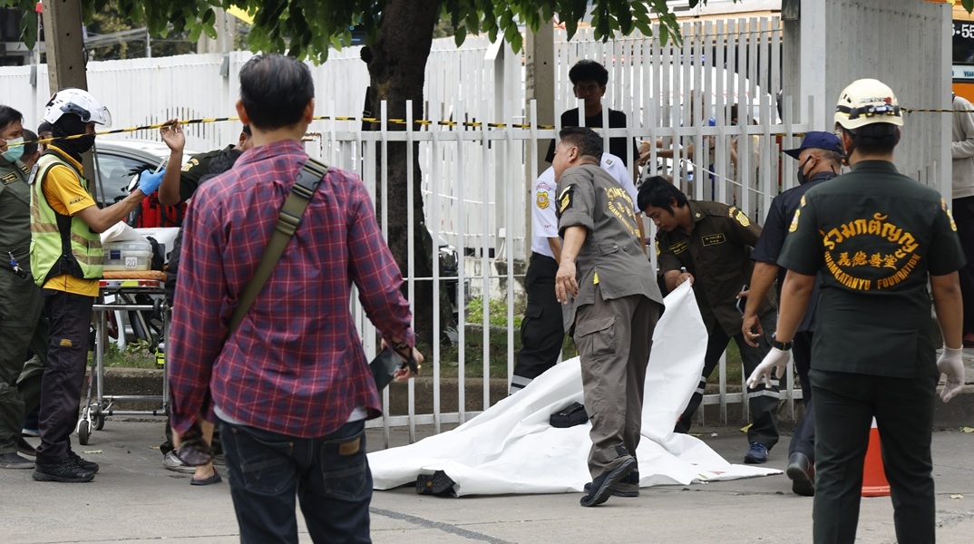 Τουλάχιστον έξι νεκροί από επίθεση ενόπλου σε αγορά τροφίμων της Μπανγκόκ