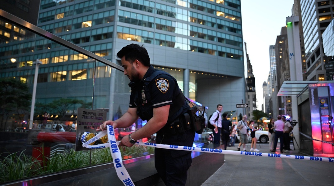 Νέα Υόρκη: Ένοπλος εισέβαλε σε ουρανοξύστη στο Μανχάταν και σκότωσε 4 ανθρώπους πριν αυτοκτονήσει