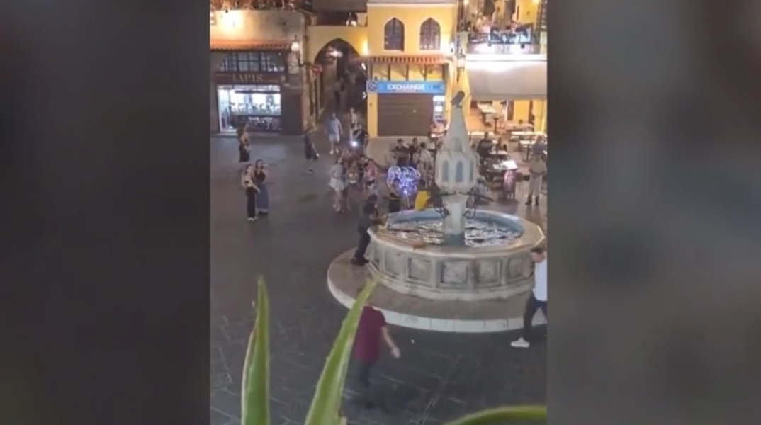 Ρόδος, συντριβανι, πλατεια, κοσμος