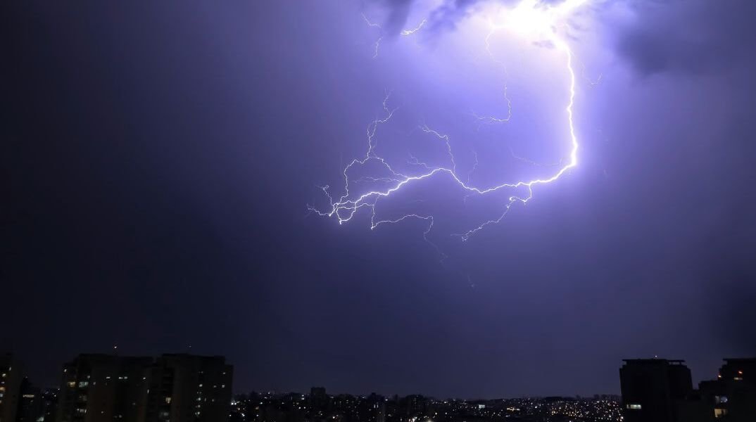 Kατεγράφη αστραπή 829 χιλιομέτρων - Ισοδυναμεί με απόσταση από το Παρίσι στη Βενετία