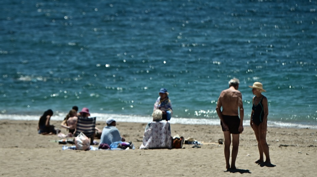 Η φωτογραφία που εξετάζει η αστυνομία για το νεκρό κοριτσάκι στο Παλαιό Φάληρο