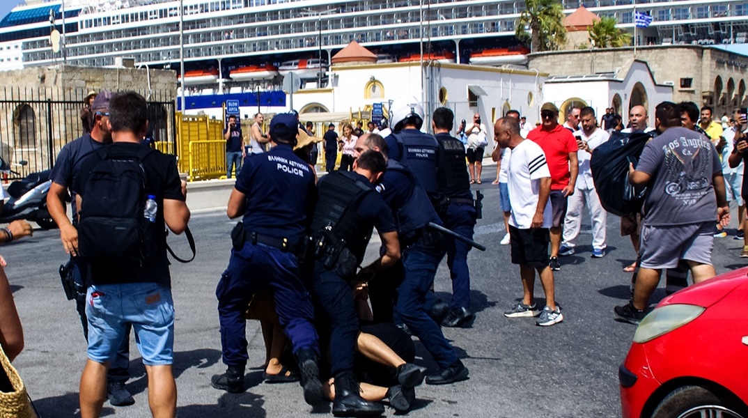 Παραπληροφόρηση ότι το βίντεο που απεικονίζει σύλληψη στη Ρόδο τραβήχτηκε στη Δυτική Όχθη το 2020