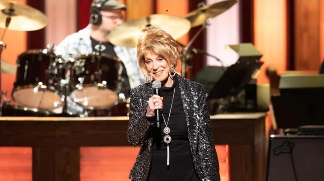 Πέθανε η εμβληματική τραγουδίστρια της country μουσικής, Τζίνι Σίλι