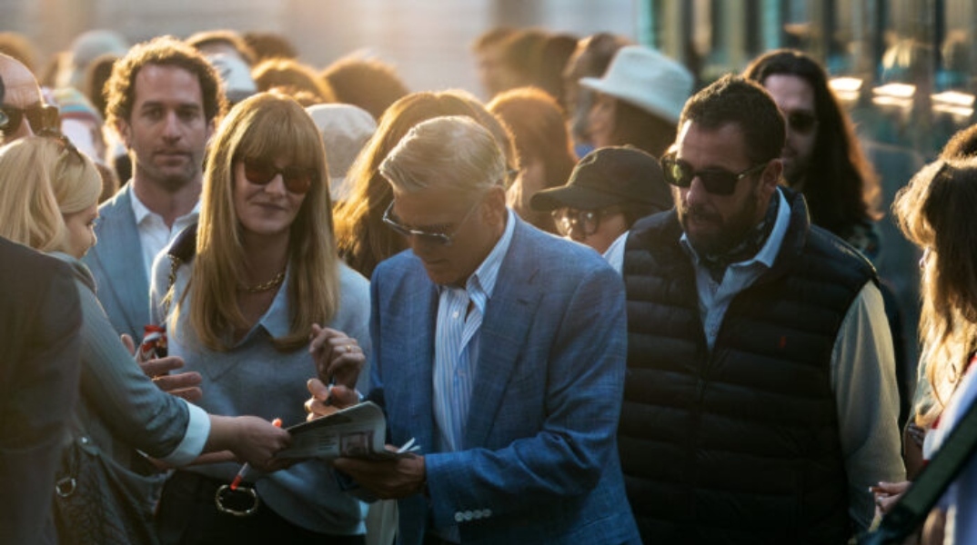Τζορτζ Κλούνεϊ και Άνταμ Σάντλερ στην ταινία Jay Kelly