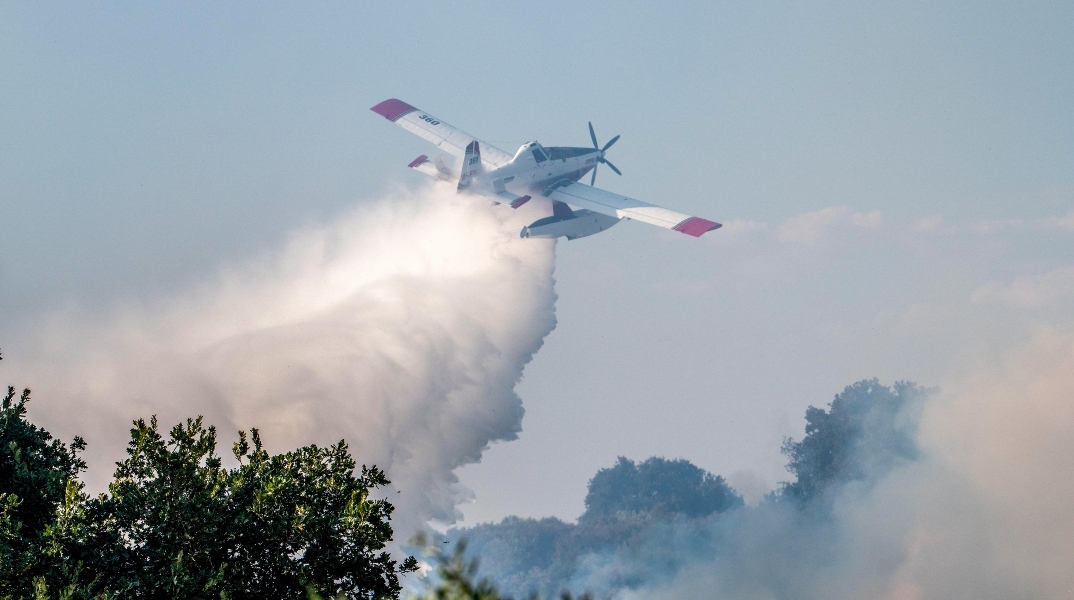 Φωτιά, αεροπλανο