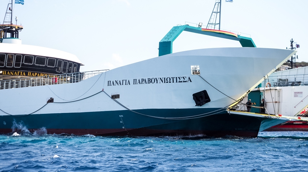 Το φέρι μποτ «Παναγία Παραβουνιώτισσα» 