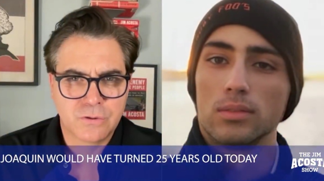 Ο δημοσιογράφος Τζιμ Ακόστα συνομιλεί με το άβαταρ του Χοακίν Όλιβερ