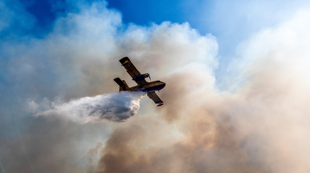 Φωτιά, αεροπλανο