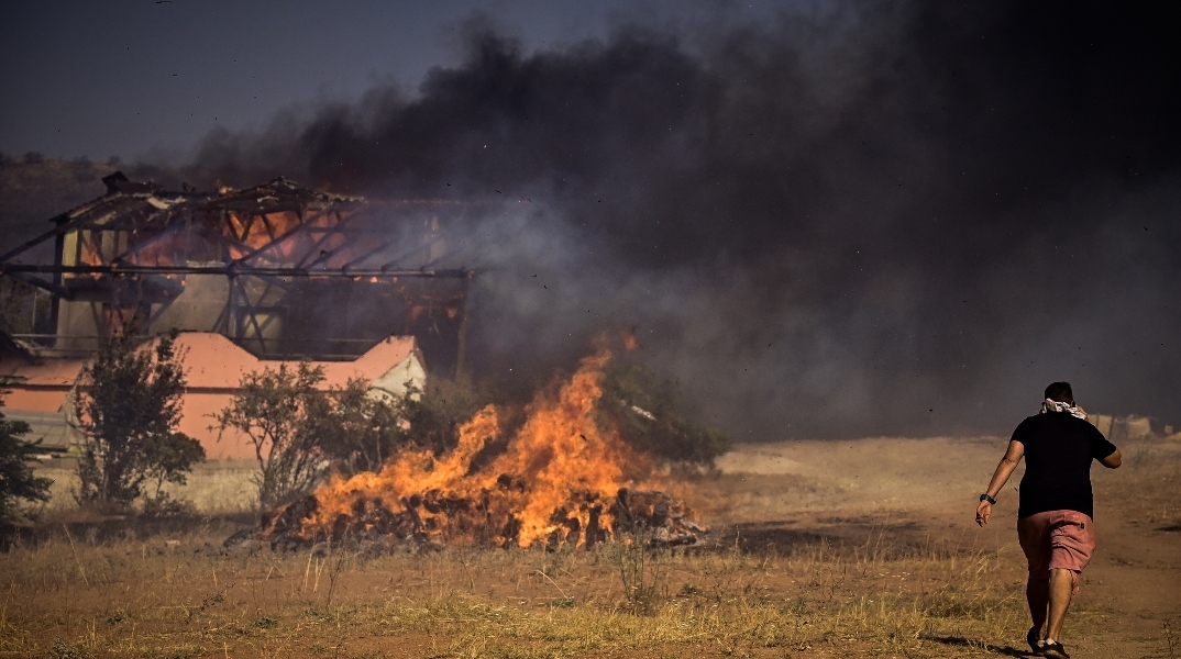Φωτιά στην Κερατέα