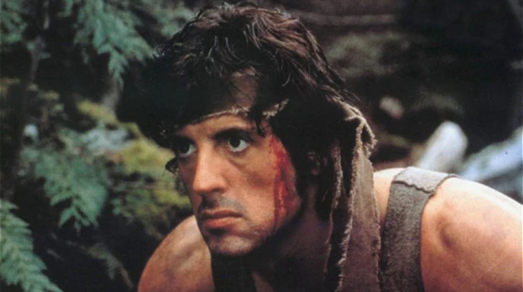 Ο Σιλβέστερ Σταλόνε ως Τζον Ράμπο