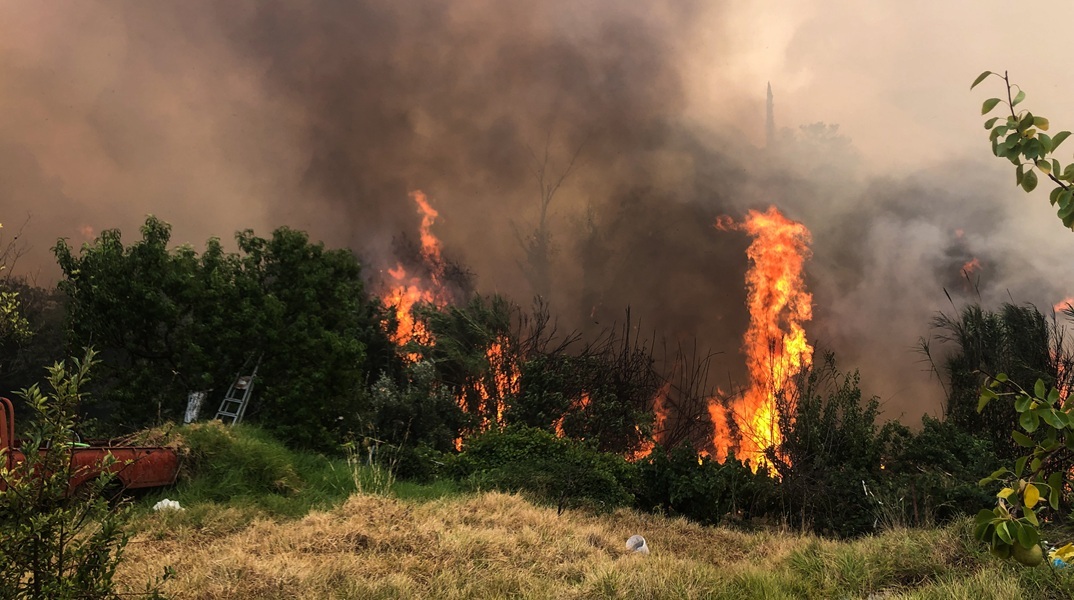 Φωτιά στην Πρέβεζα: Μήνυμα από το 112 για εκκένωση της Παλαιάς Φιλιππιάδας