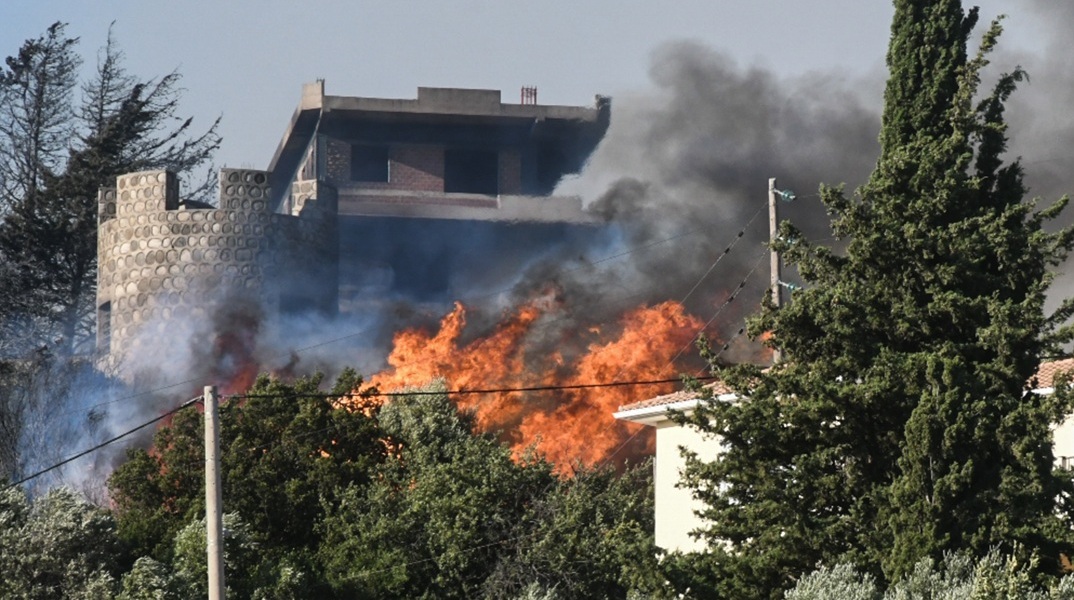 Φωτιά στην Αχαΐα: Νέο μήνυμα από το 112 για εκκένωση της περιοχής Μπάλας προς Πάτρα