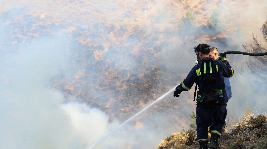Χίος: Πάνω από 150 καμένοι στύλοι ηλεκτροδότησης λόγω της φωτιάς