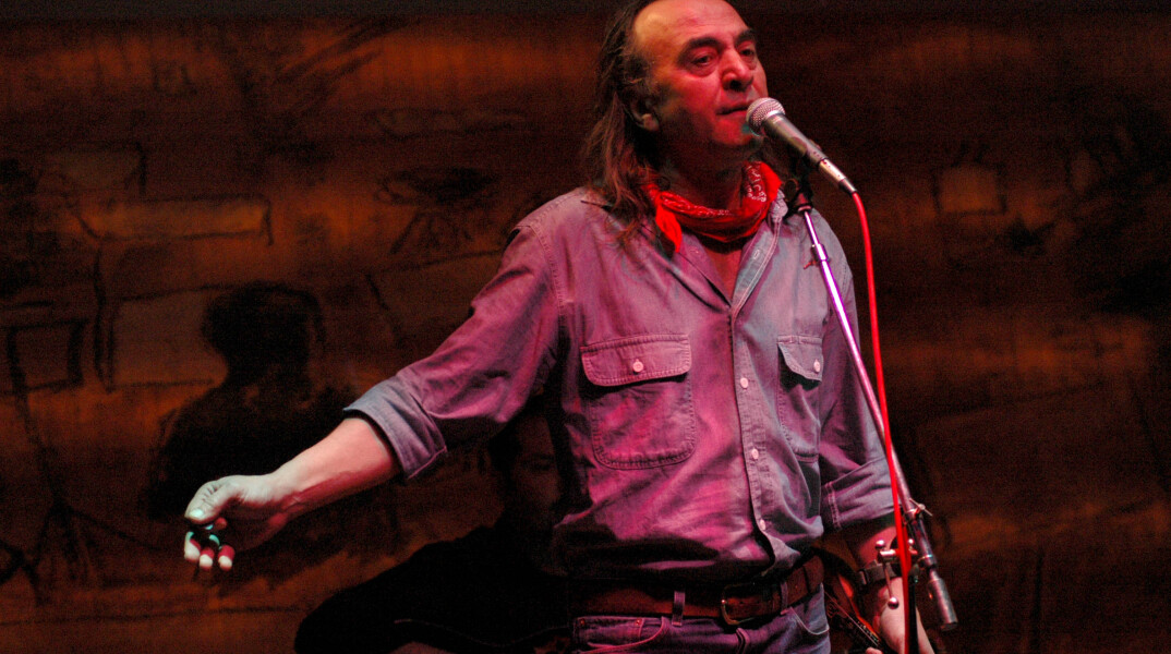 Νίκος Παπάζογλου