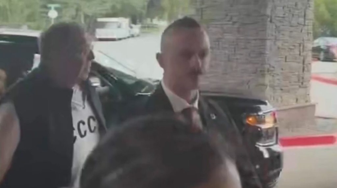 O Ρώσος υπουργός Εξωτερικών Σεργκέι Λαβρόφ με φούτερ «ΕΣΣΔ»