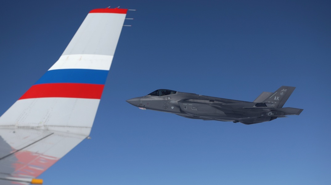 Αμερικανικά F-35 συνόδευσαν το αεροπλάνο του Πούτιν στην επιστροφή στη Ρωσία