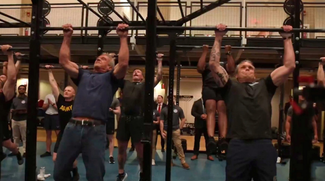 Διαγωνισμός κάμψεων και έλξεων για τους υπουργούς του Τραμπ