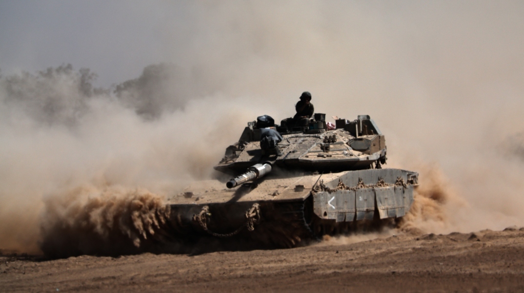 Ισραηλινό άρμα μάχης περιπολεί τα σύνορα με τη Γάζα
