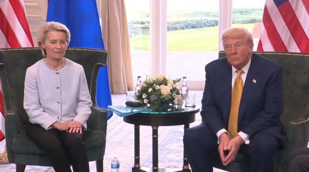 Η Ούρσουλα φον ντερ Λάιεν με τον Ντόναλντ Τραμπ στον Λευκό Οίκο