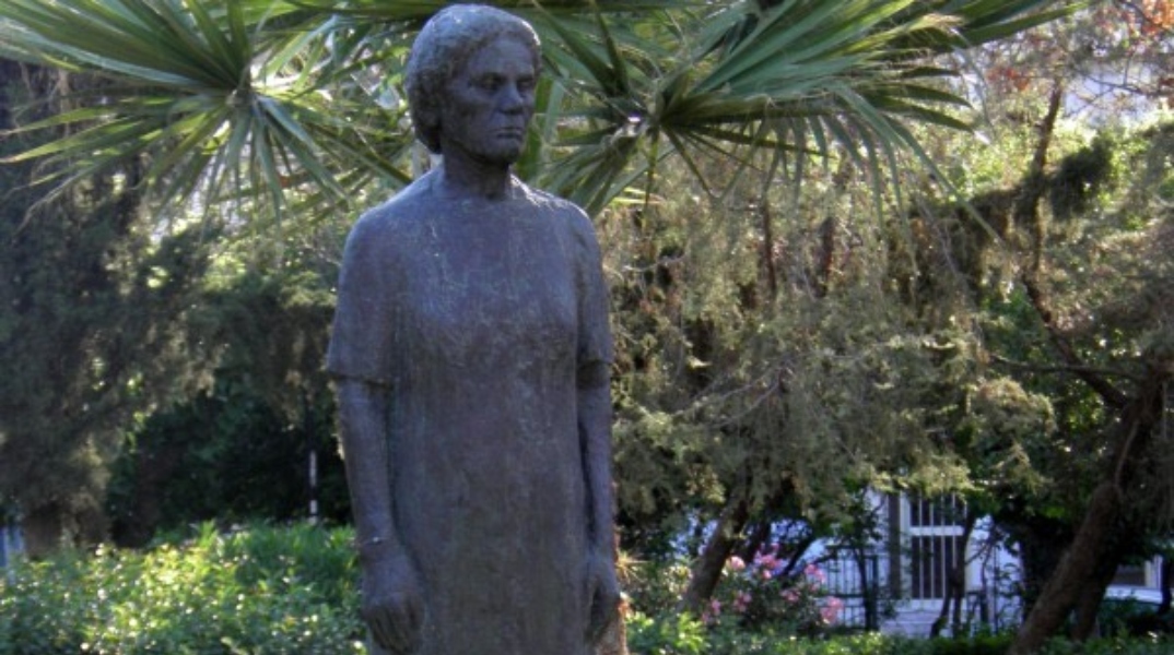 Το άγαλμα «Η Γυναίκα του Λαού» 