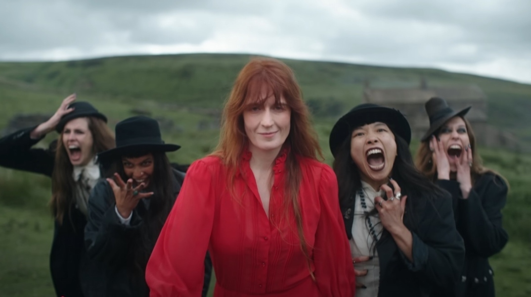 Οι Florence + The Machine ανακοινώνουν το νέο τους άλμπουμ και κυκλοφορούν το βίντεο για το ομώνυμο κομμάτι «Everybody Scream»