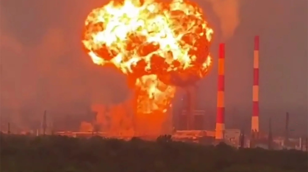 Ρωσία, εκρηξη σε διυλιστήριο Νοβοκουμπίσεφσκ