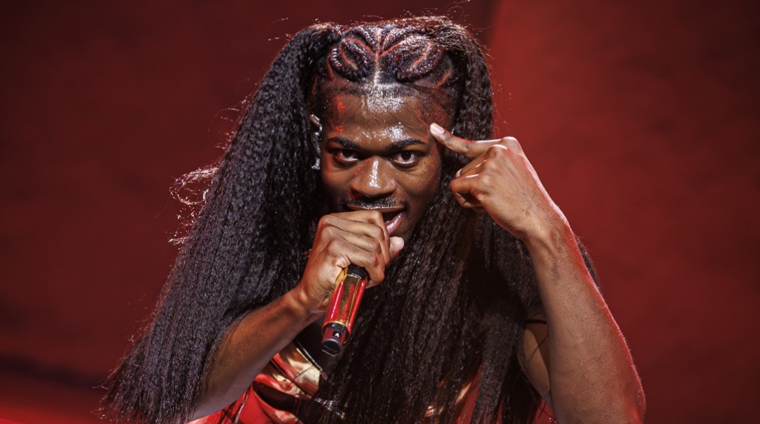 Μπελάδες με τον νόμο για τον ράπερ Lil Nas X: Φέρεται να γρονθοκόπησε αστυνομικό ενώ κυκλοφορούσε γυμνός