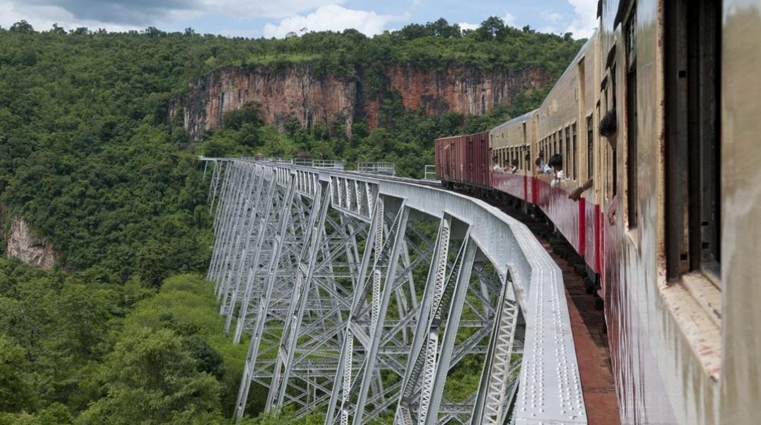 Καταστράφηκε η ιστορική γέφυρα Γκοκτέικ στη Μιανμάρ εν μέσω του εμφυλίου πολέμου