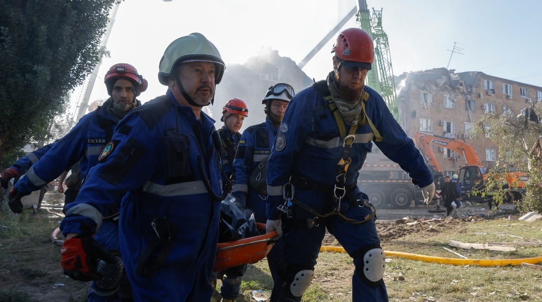 διασωστες, συντριμμια