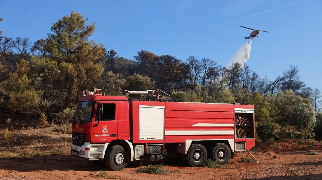 φωτια, δασος, πυροσβεστικο οχημα